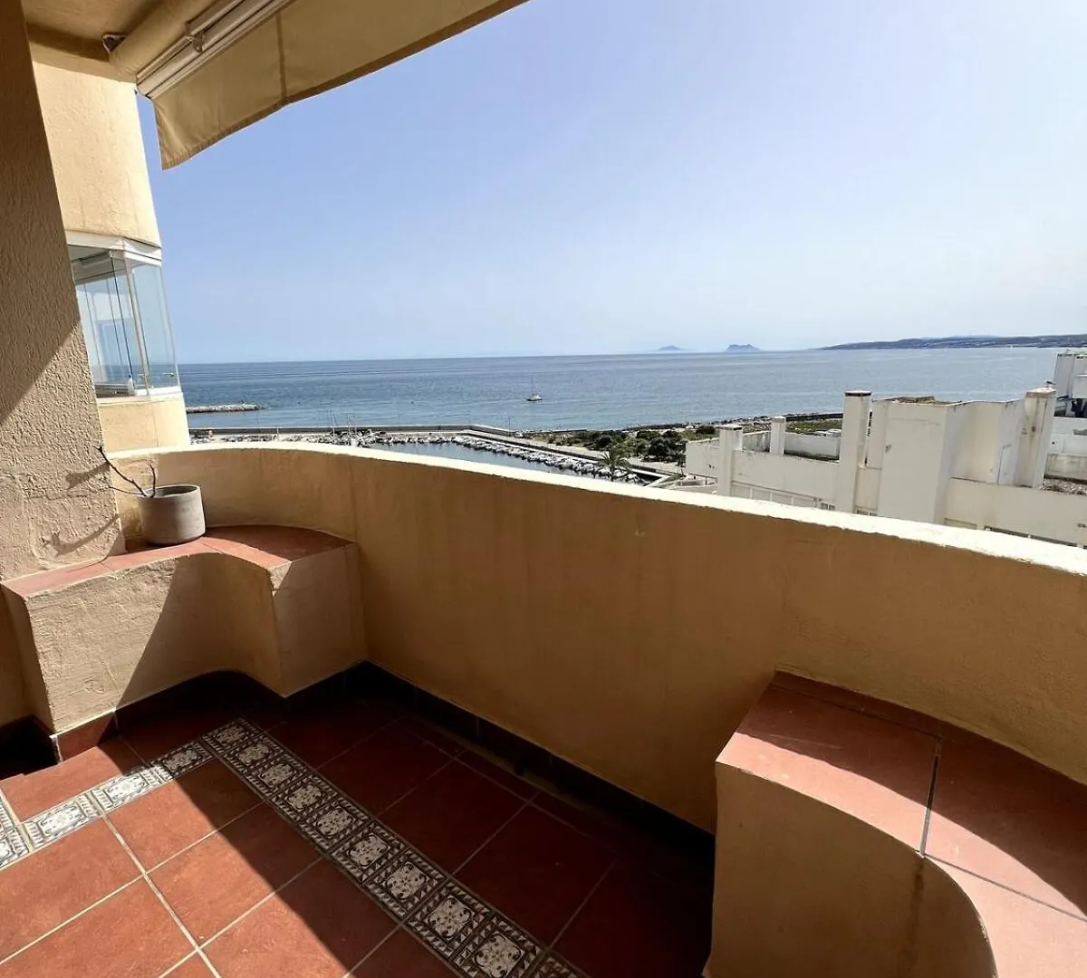 Cozy Retreat In Estepona Port Spanien